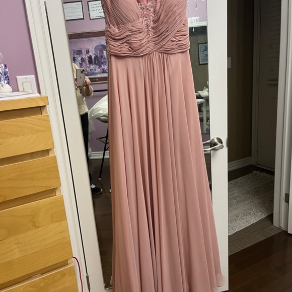 Mothers gown - Picture 2 of 3